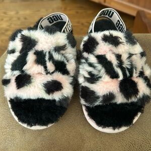 Little girls ugg slippers excellent condition.